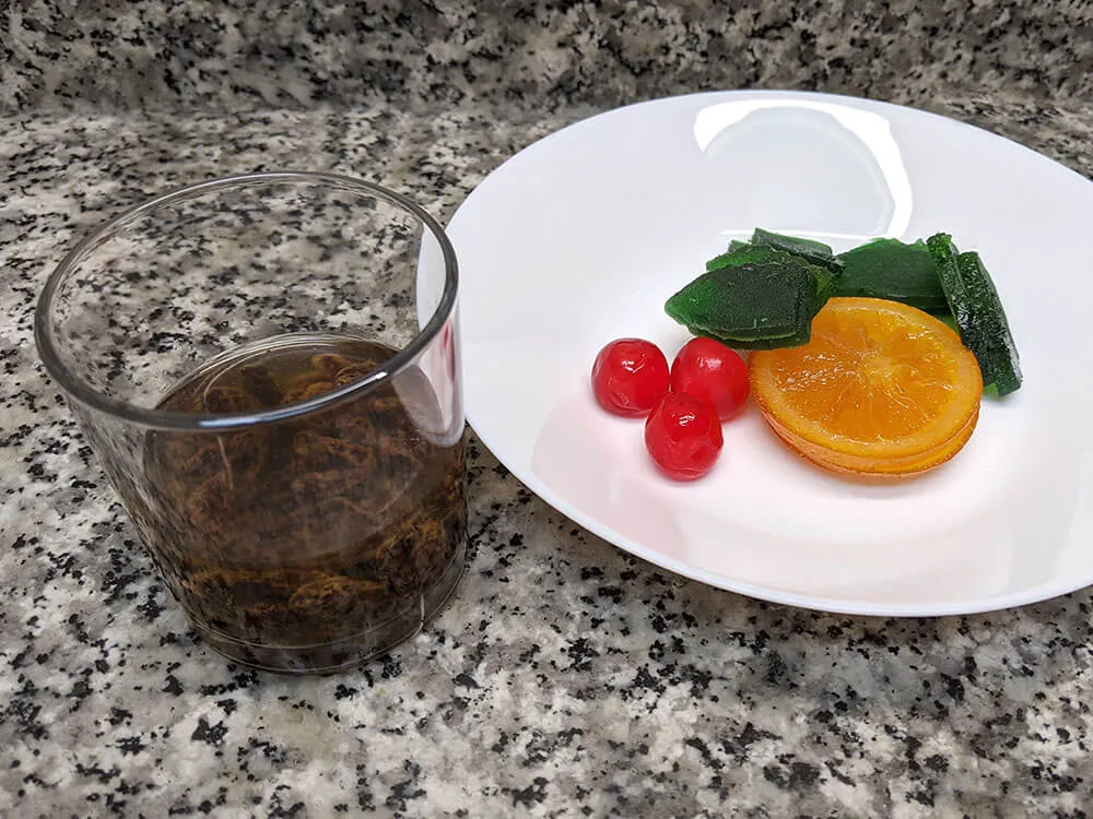 Pasas de Corinto en romojo y fruta confitada.