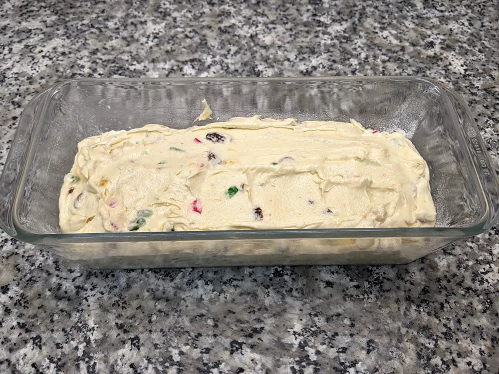 Plum Cake listo para hornear.