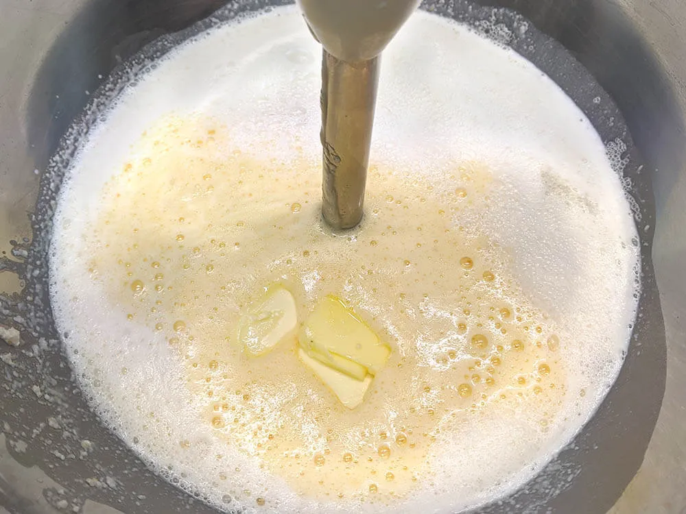 Leche, pan, huevos, azúcar.