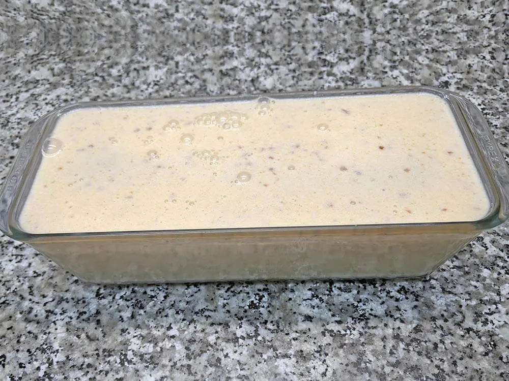 Pudin de turrón en molde.