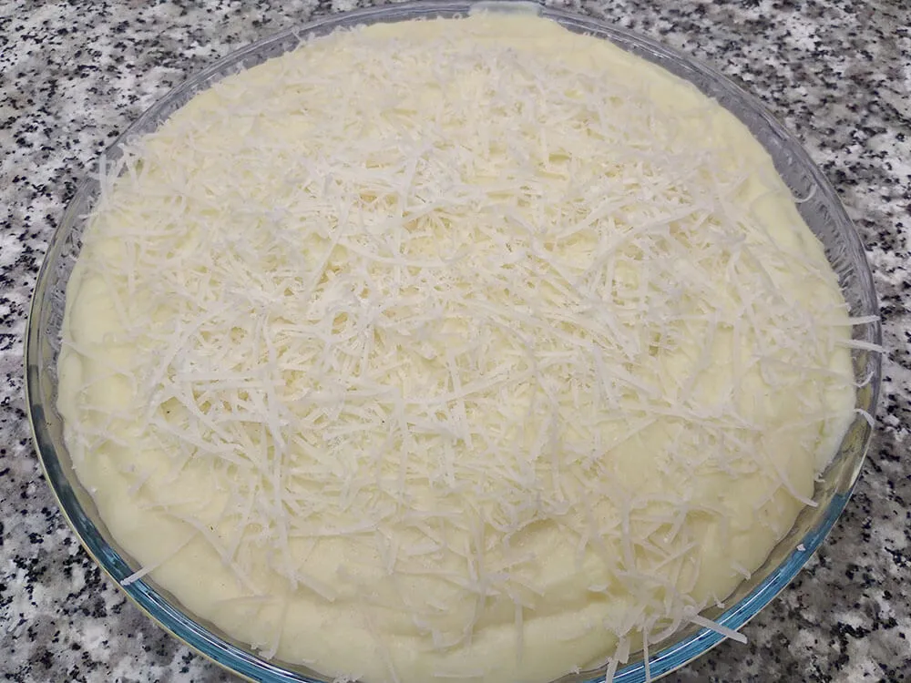 Puré de patatas con parmesano rallado.