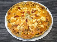 Quiche de escalivada y rulo de cabra.