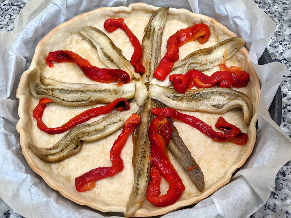Masa quebrada y horneada con escalivada.