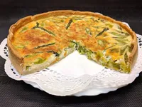 Presentación de Quiche de espárragos y ajos tiernos.
