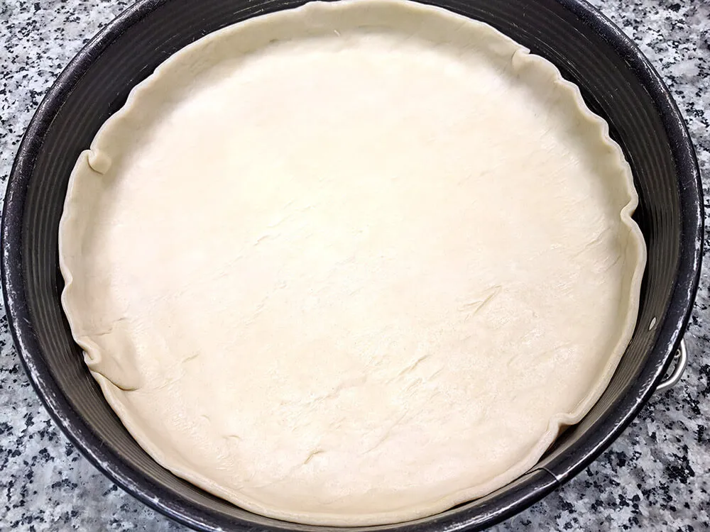 Masa quebrada fresca lista para hornear.