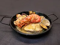 Rape con almejas y gambas.