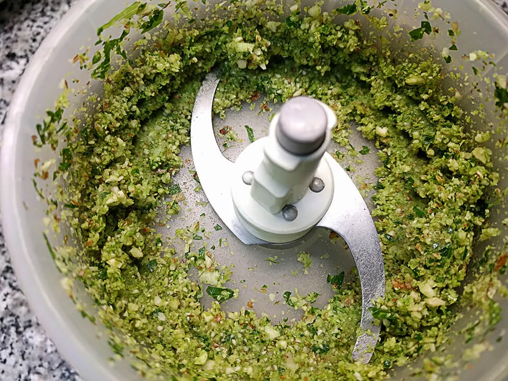 Picada de avellanas, ajo y perejil