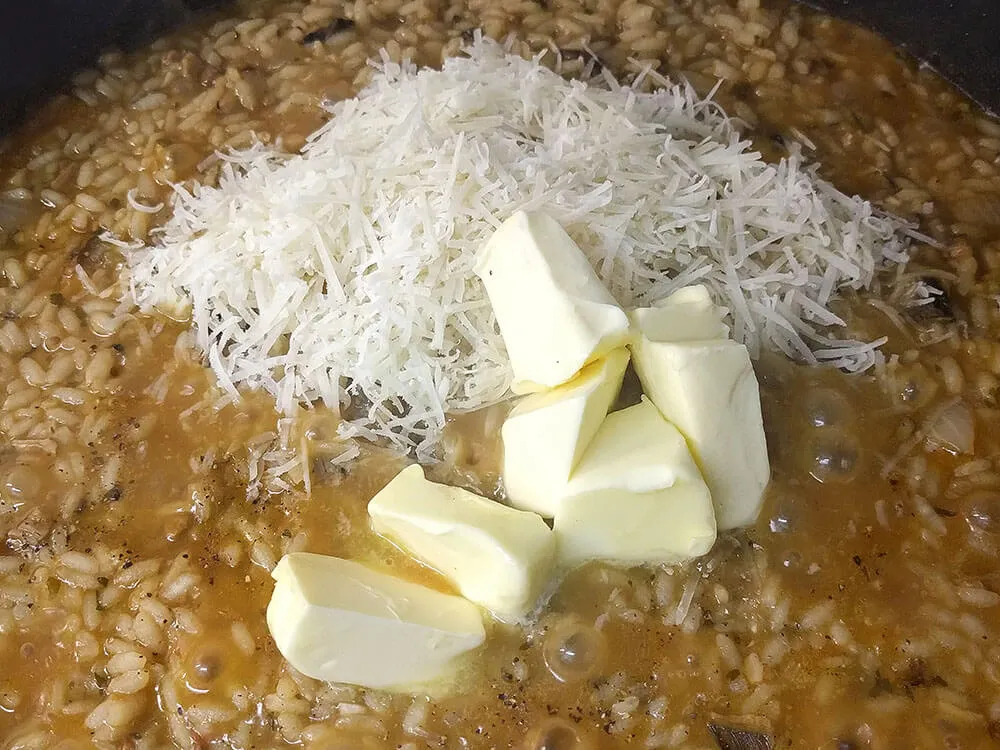 Risotto de ceps con mantequilla y parmesano.