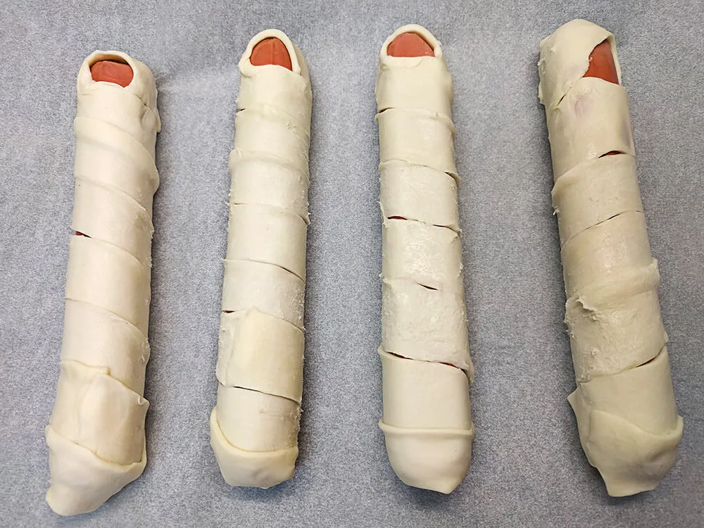 Salchichas envueltas en masa de hojaldre
