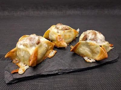 Saquitos de butifarra de setas con curry