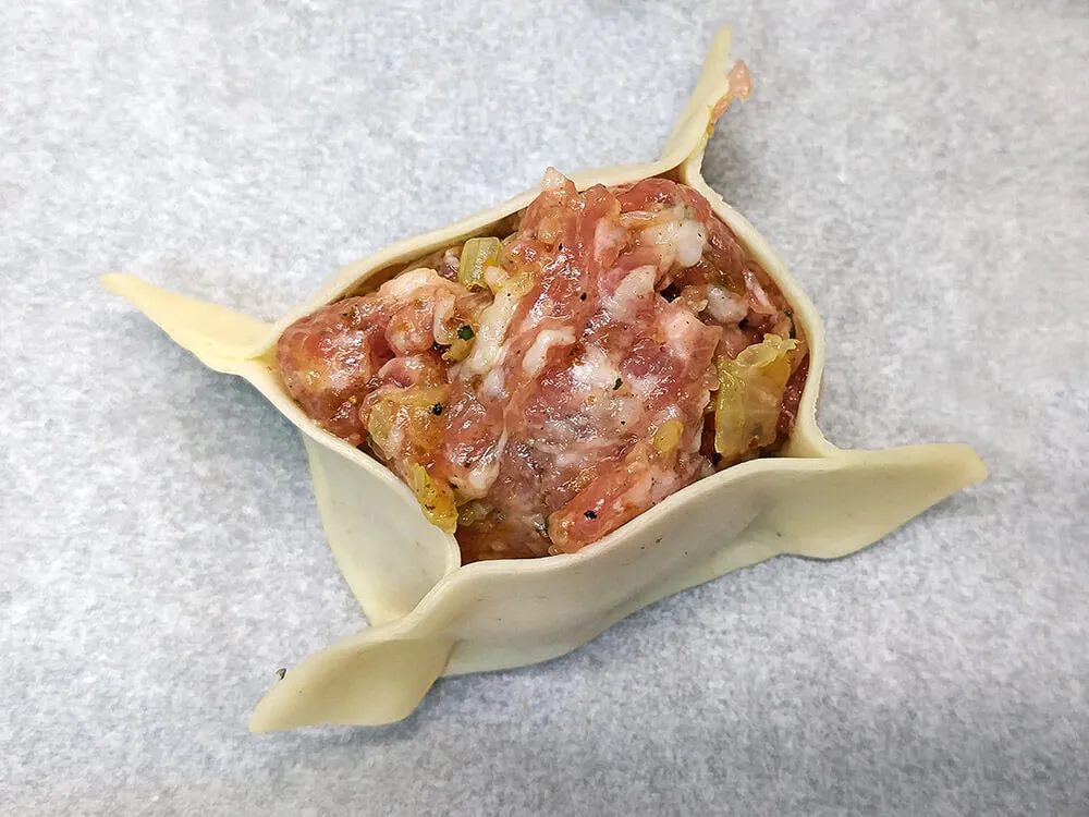 Oblea rellena en forma de saquito.