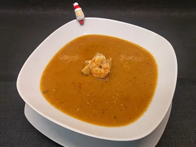 Sopa de rape y langostinos