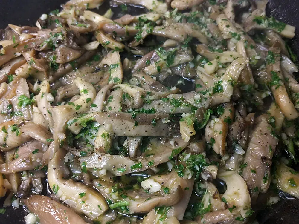 Gírgolas pochadas con su aliño