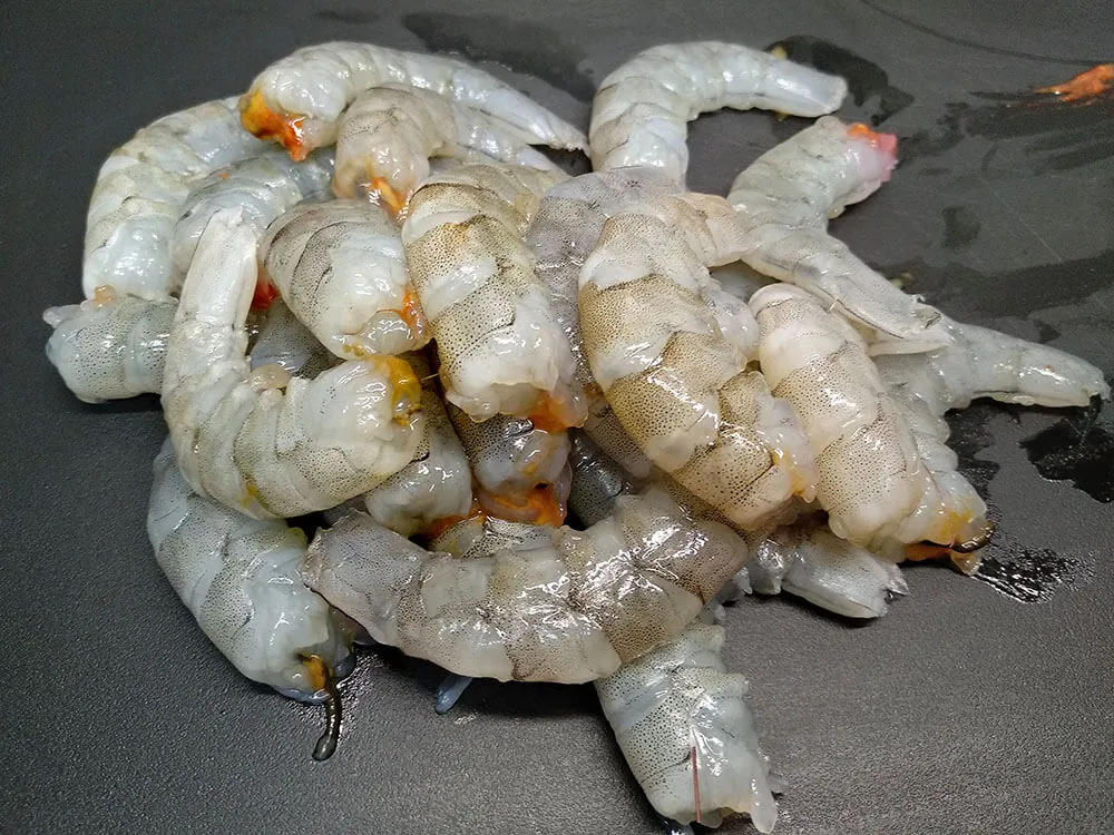 Langostinos crudos pelados.