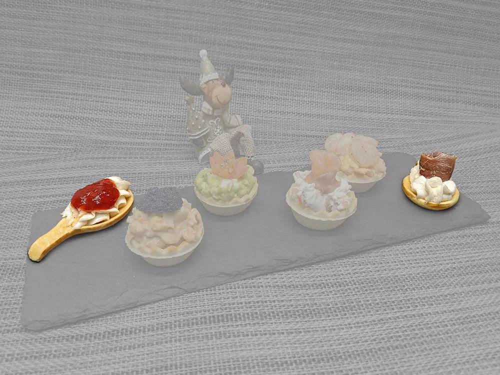 Cucharitas de brandada de bacalao con mermelada de pimientos asados y anchoa.