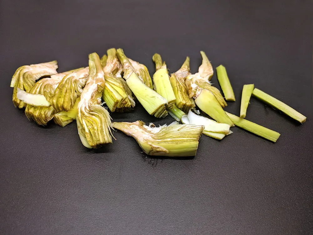 Alcachofas peladas y cortadas.