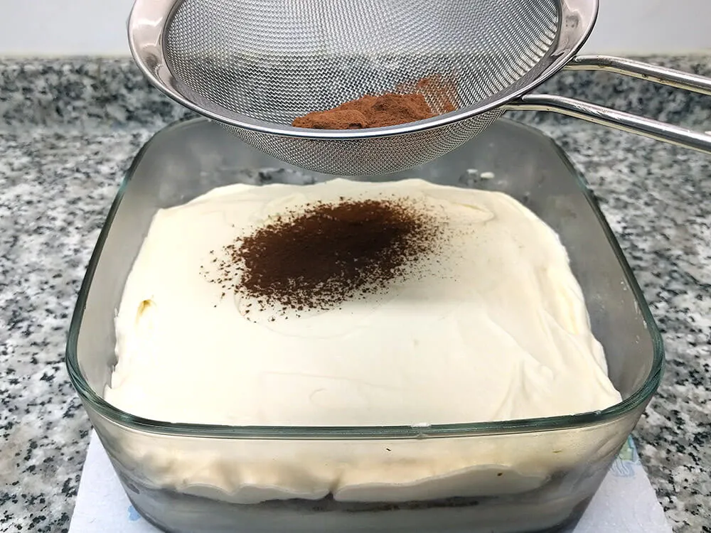 Tiramisú con cacao en polvo