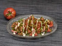 Segunda presentación de los tomates Monterosa con aceite de albaca.