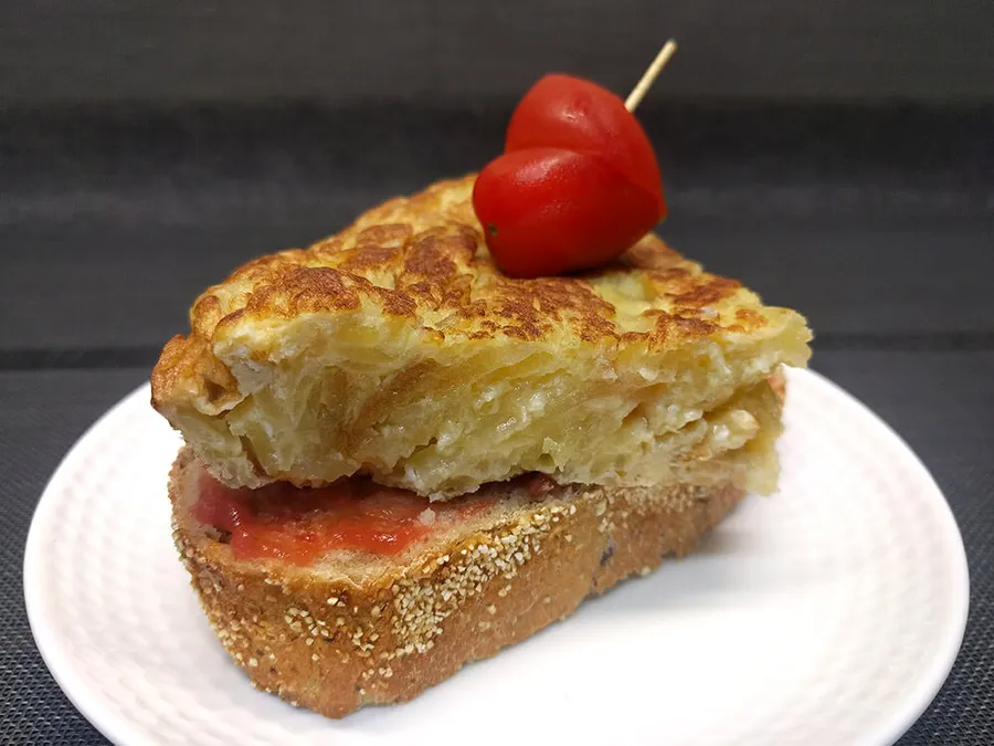 Porción de tortilla de patatas