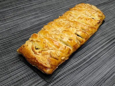 Trenza de hojaldre con espinacas y mascarpone