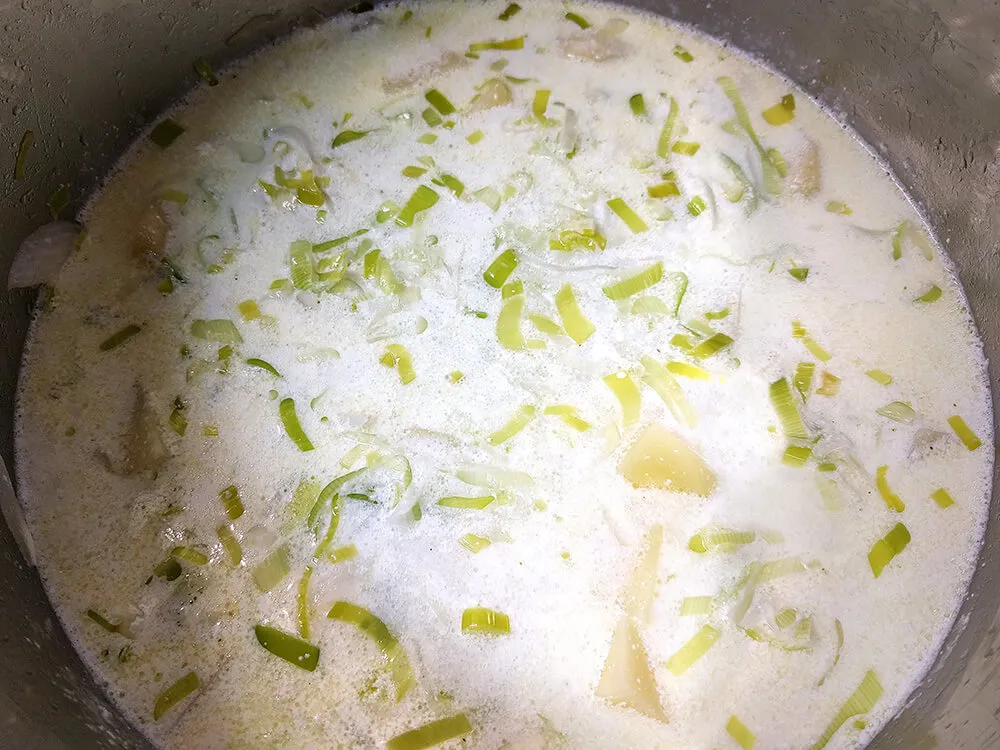 Puerro y cebolla rehogado con patatas y crema de leche